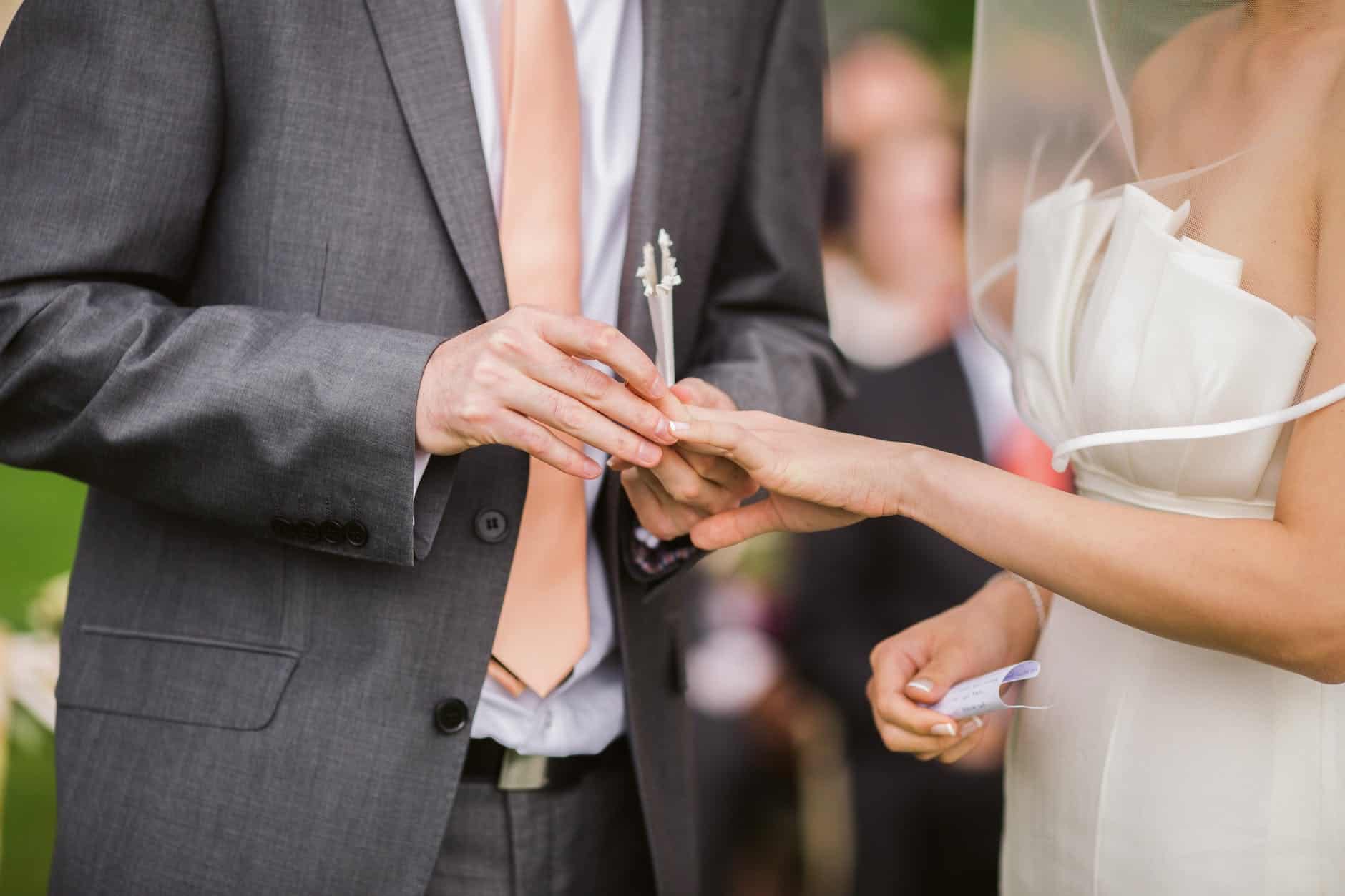Die Heiratssteuerstrafe in der Schweiz steht wieder im Rampenlicht