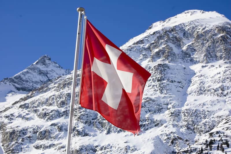 Die Abstimmung über die Neutralität der Schweiz überwindet die Unterschriftshürde