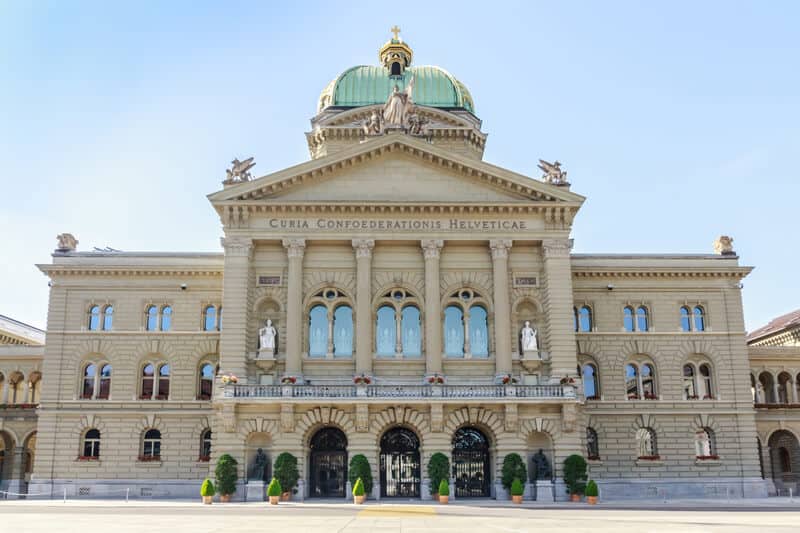 Switzerland moves to tighten asylum policy