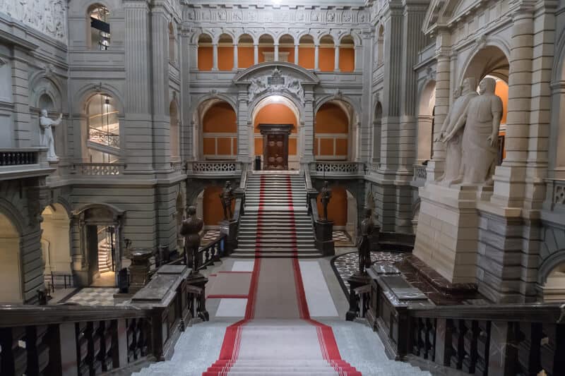 Swiss parliamentary candidates to get unemployment payments without job hunting