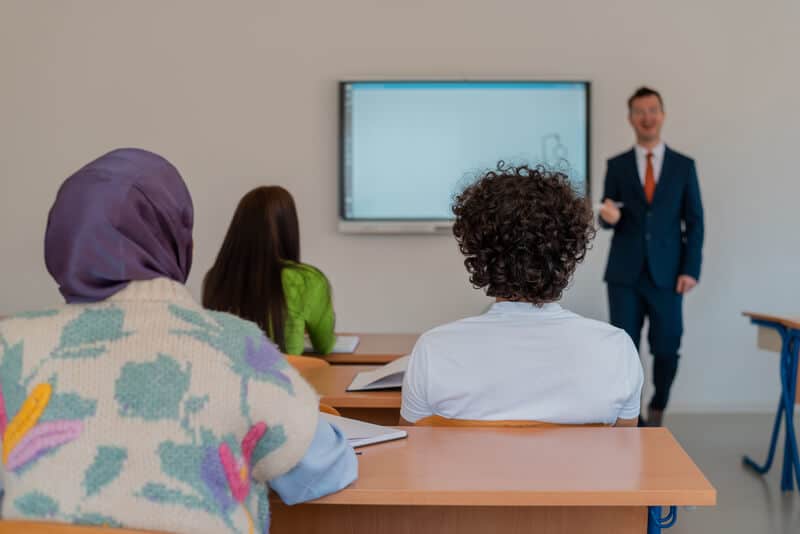 Aargau rejects blanket headscarf ban in schools